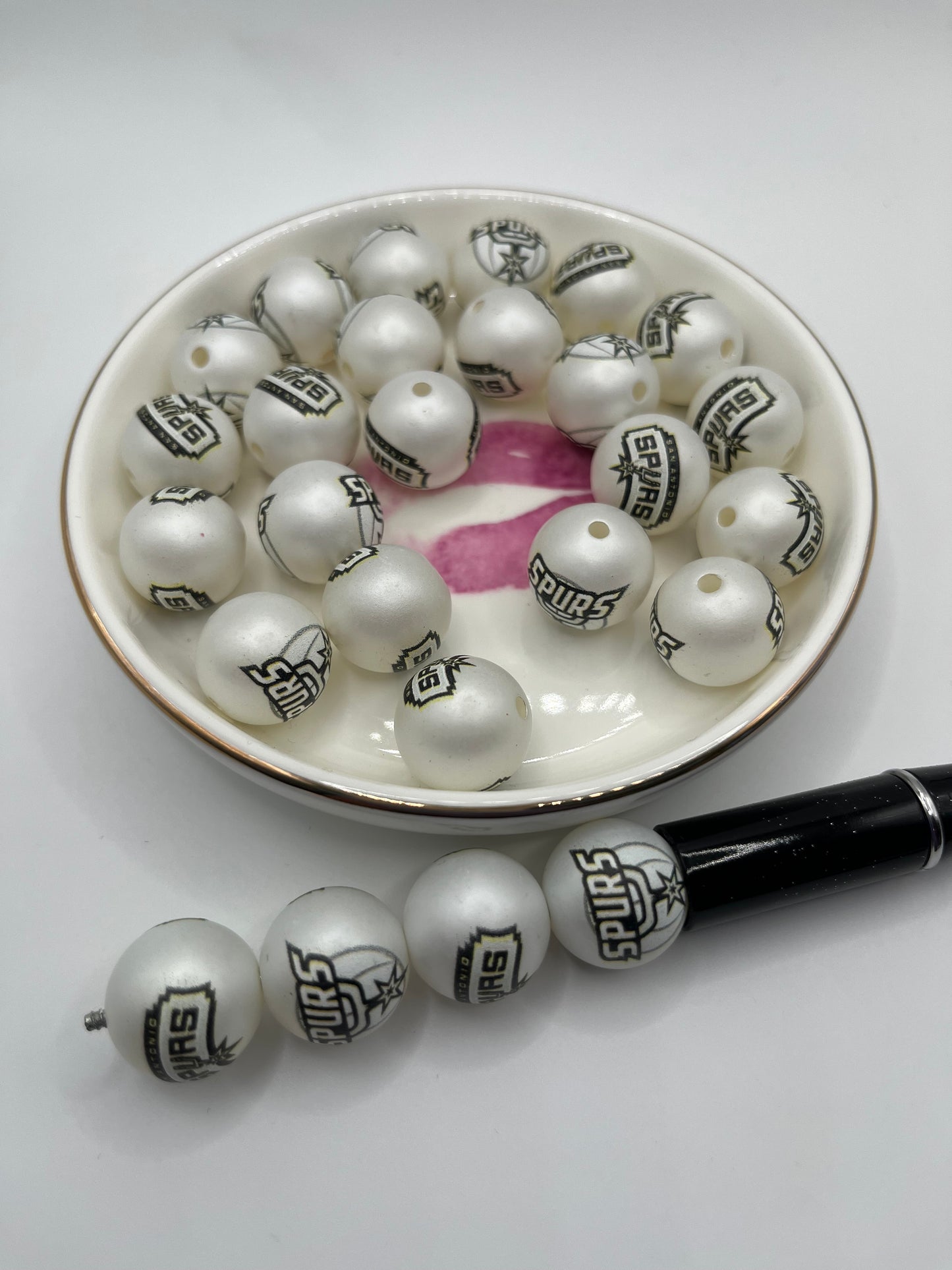 20pcs Spurs Basketball Team- 16mm Acrylic Bead Mix