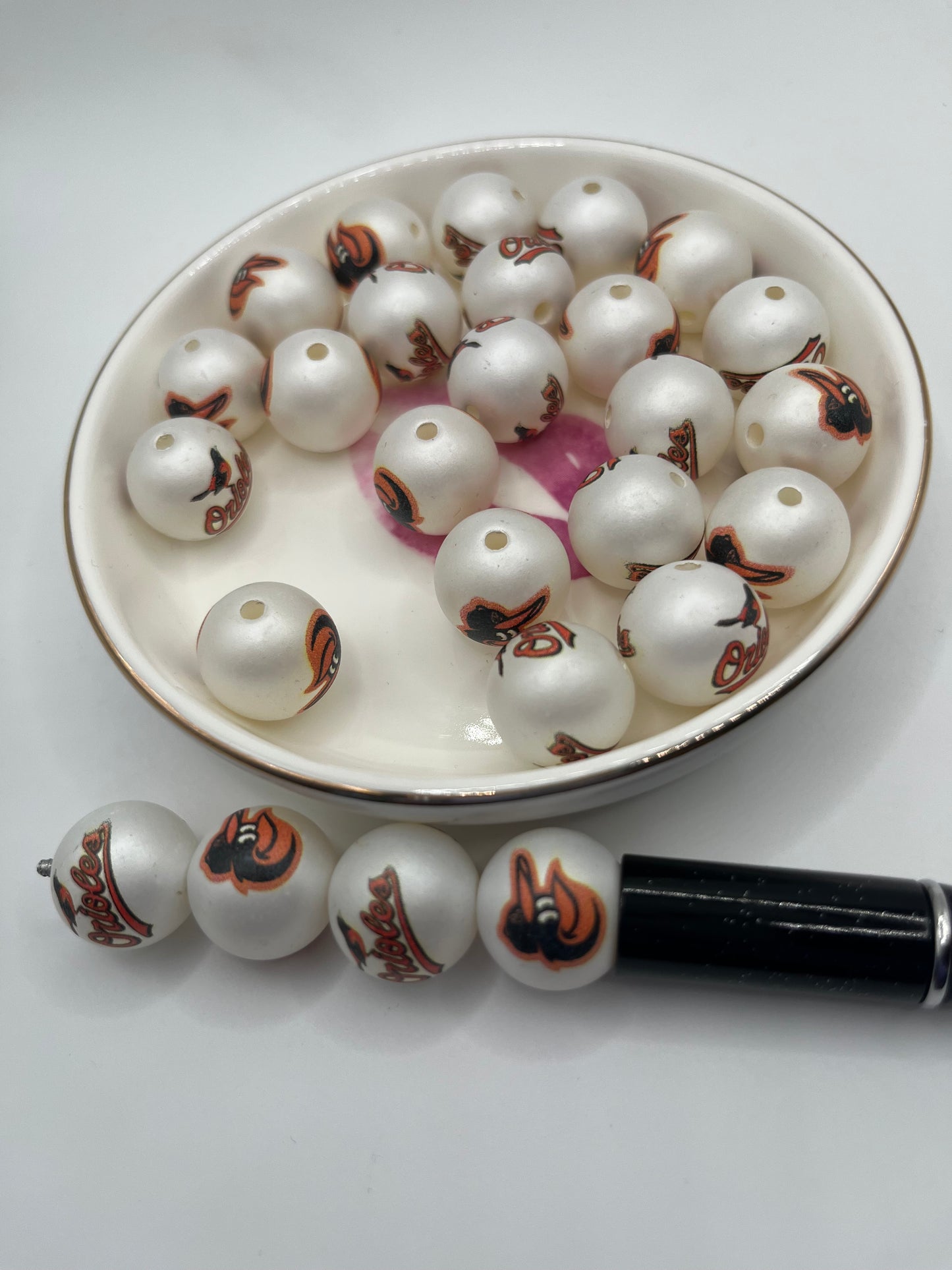 20pcs Orioles Baseball Team- 16mm Acrylic Bead Mix