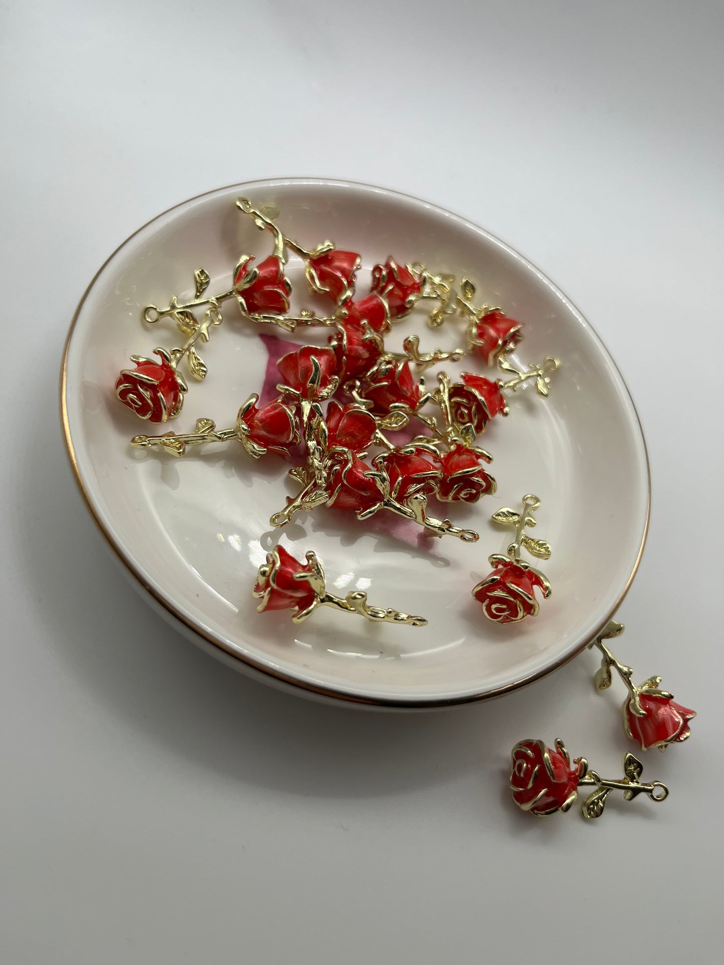 5pc Rose (Gold Medal) Pendant