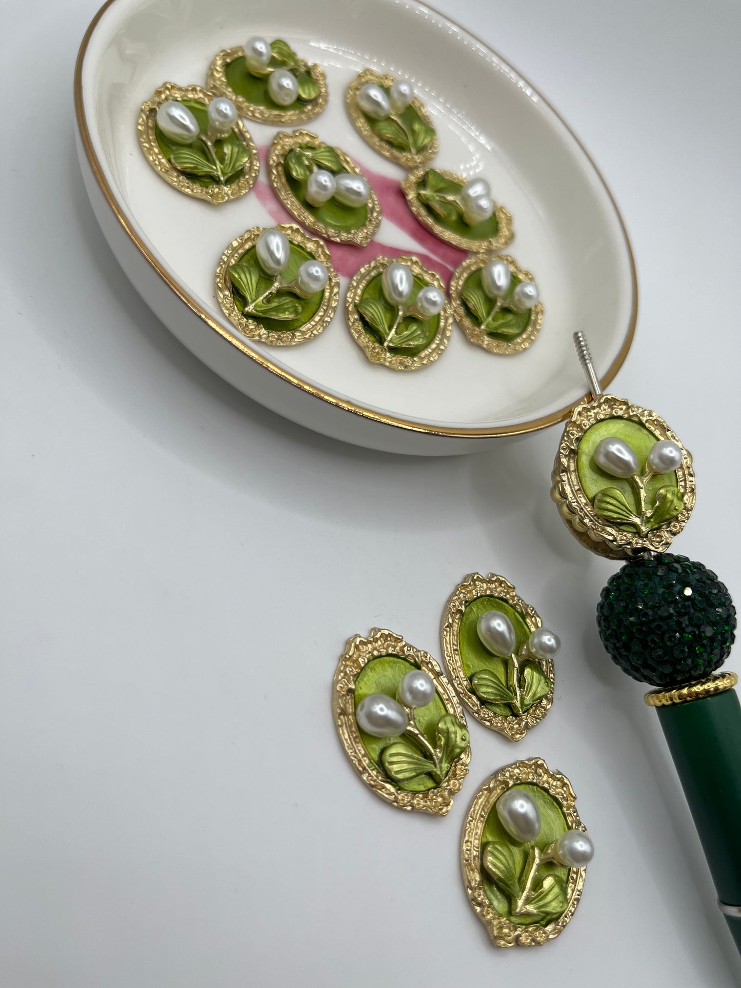 Oval Flower Frame (1 Piece) [Green, White, Dark Purple,Blush Pink]