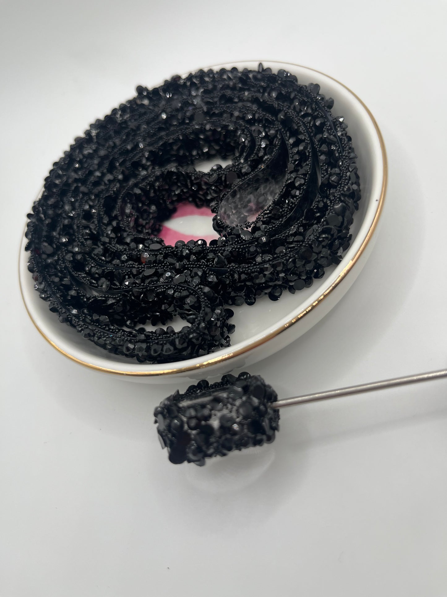 #570 Black (With An Occasional Red Stone) Bead Tape [72 Inches]