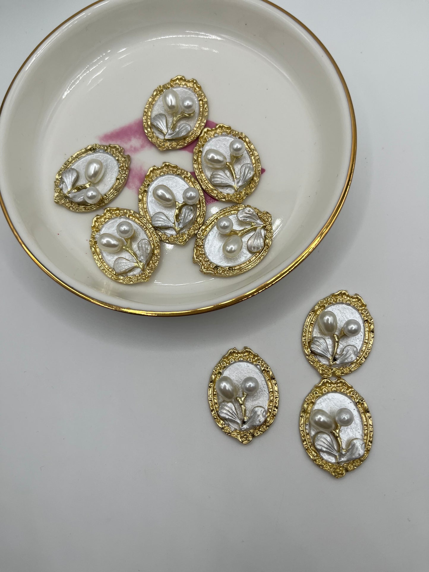 Oval Flower Frame (1 Piece) [Green, White, Dark Purple,Blush Pink]