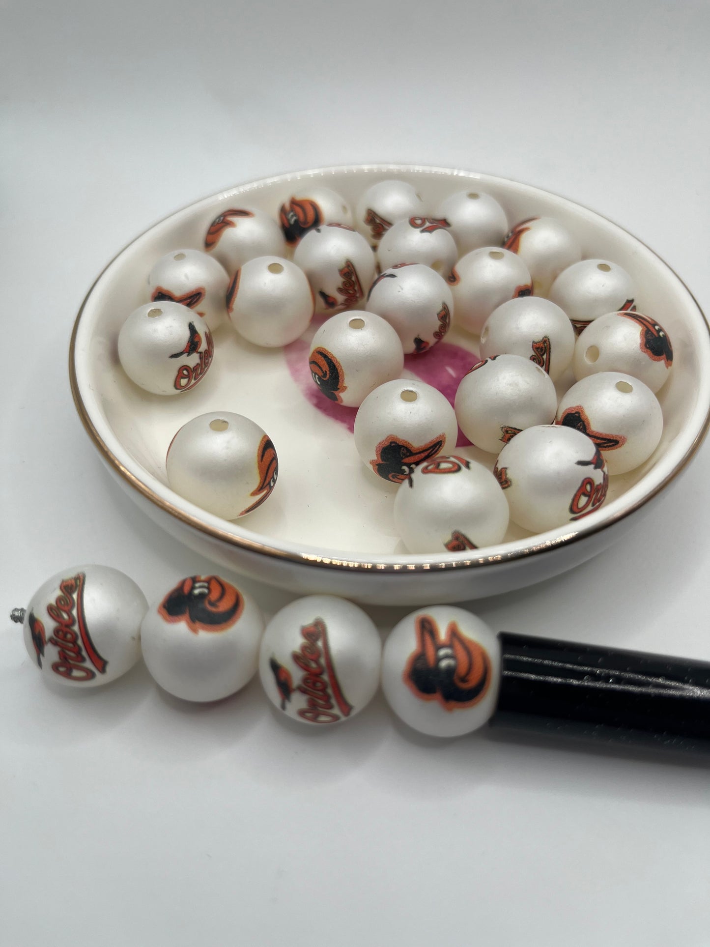 20pcs Orioles Baseball Team- 16mm Acrylic Bead Mix