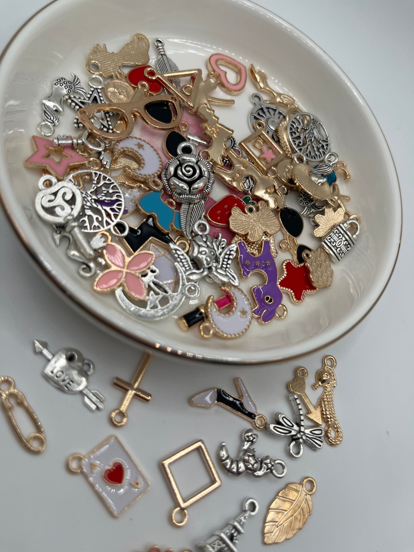 50pc Mixed Metal Pendants (Random Mix)
